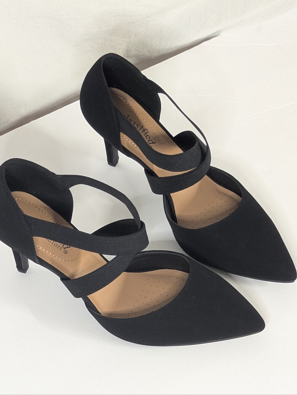 Cityclassified Comfoet Black Pointed-Toe Crisscross Mary Jane 3" Heels